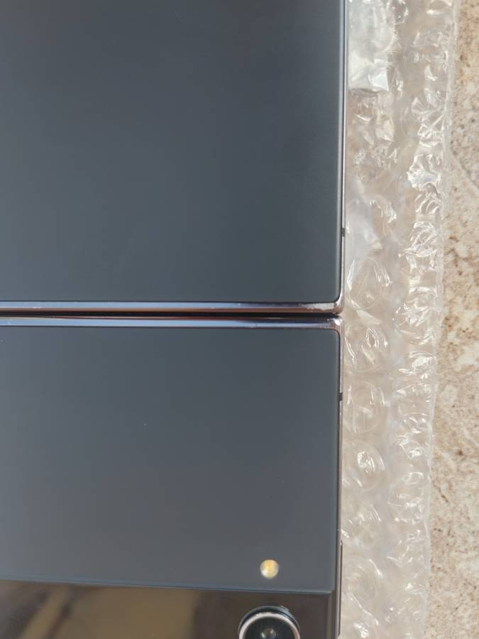 Samsung Galaxy - FLIP 4 - 5G - 256GB - All Networks - Graphite - EXCELLENT CONDITION