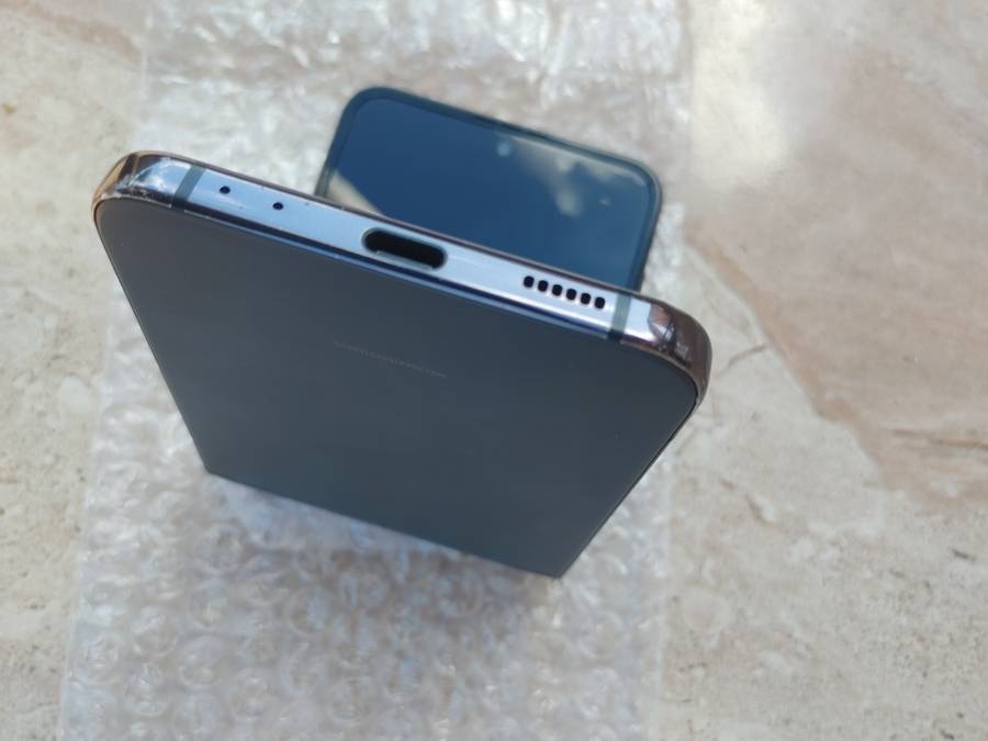 Samsung Galaxy - FLIP 4 - 5G - 256GB - All Networks - Graphite - EXCELLENT CONDITION