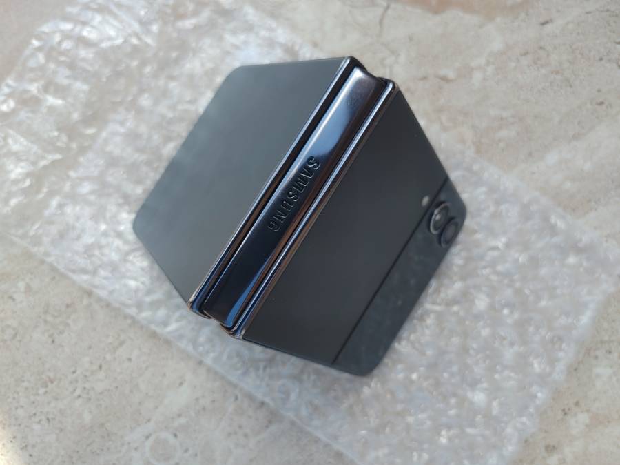 Samsung Galaxy - FLIP 4 - 5G - 256GB - All Networks - Graphite - EXCELLENT CONDITION