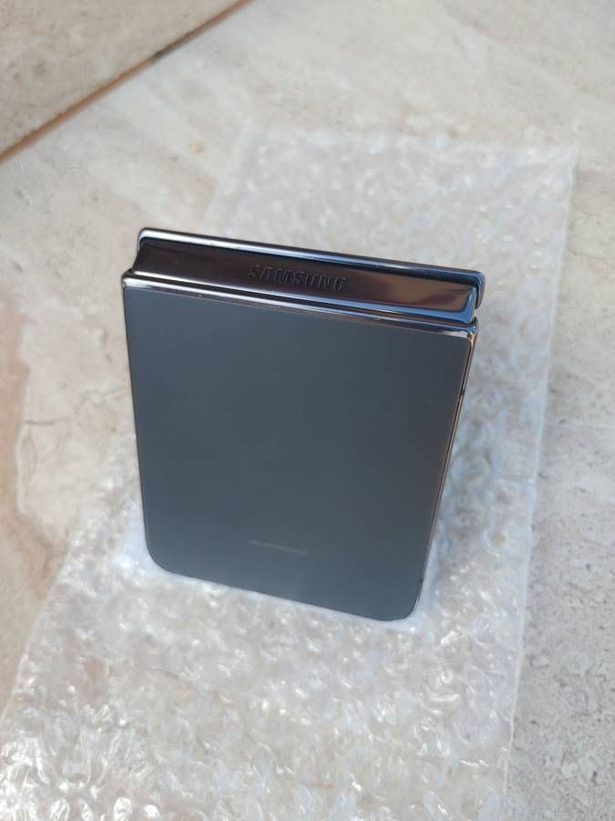 Samsung Galaxy - FLIP 4 - 5G - 256GB - All Networks - Graphite - EXCELLENT CONDITION