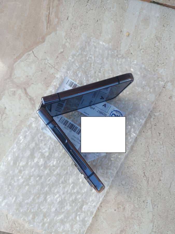 Samsung Galaxy - FLIP 4 - 5G - 256GB - All Networks - Graphite - EXCELLENT CONDITION