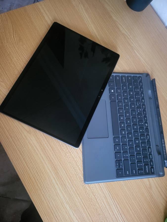 Dell Latitude 7320 - 2 in 1 - Touch Screen - i5 11thGen - 16GB Ram - 256GB SSD - Very Good Condition