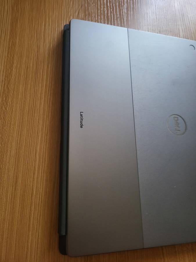 Dell Latitude 7320 - 2 in 1 - Touch Screen - i5 11thGen - 16GB Ram - 256GB SSD - Very Good Condition