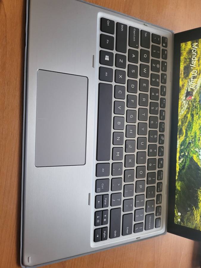 Dell Latitude 7210 - 2 in 1 - Touch Screen - i7 10thGen - 16GB Ram - 256GB SSD - Very Good Condition