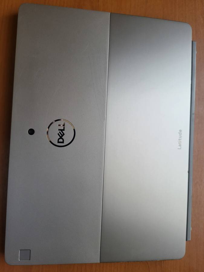 Dell Latitude 7210 - 2 in 1 - Touch Screen - i7 10thGen - 16GB Ram - 256GB SSD - Very Good Condition