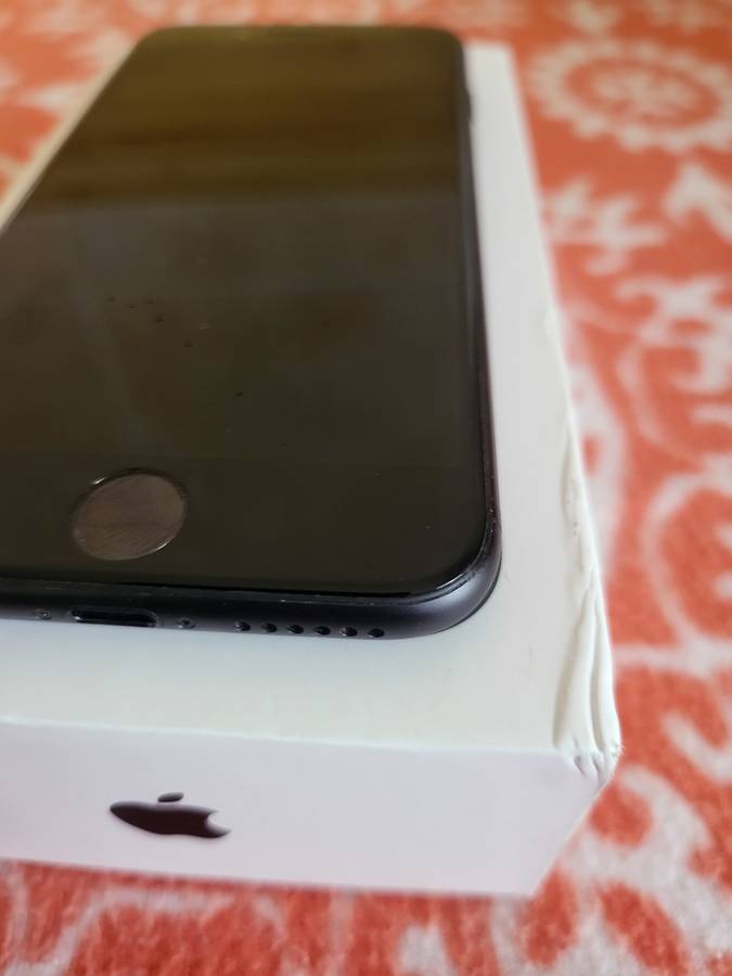 iPhone 7 - Black - 128GB - Excellent Condition - Boxed - With Extras