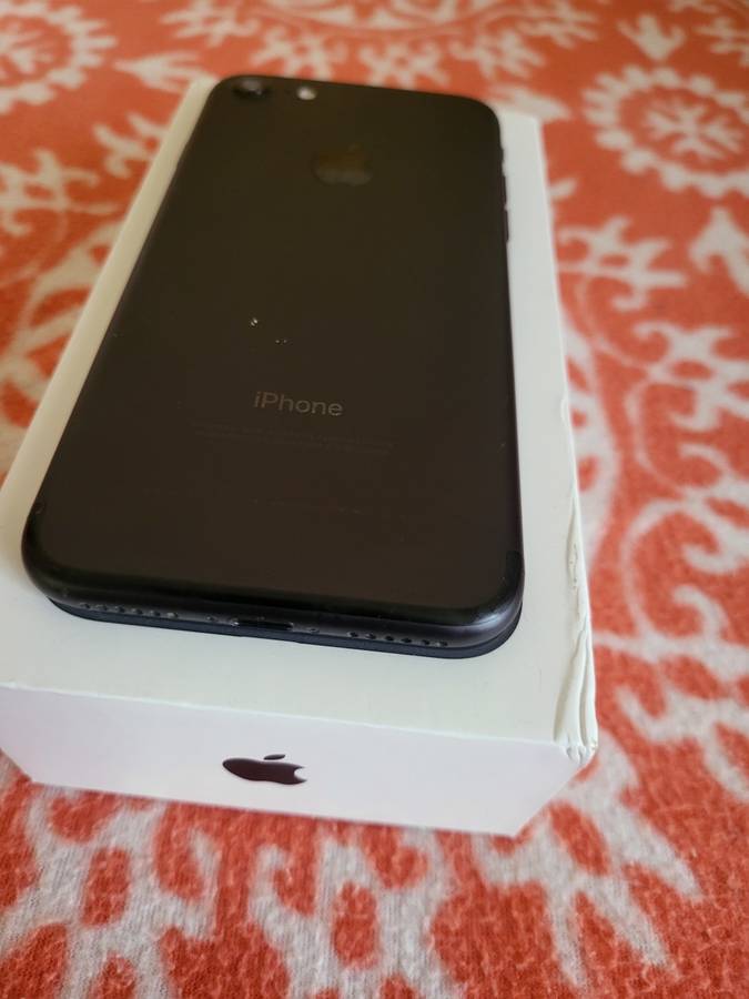 iPhone 7 - Black - 128GB - Excellent Condition - Boxed - With Extras