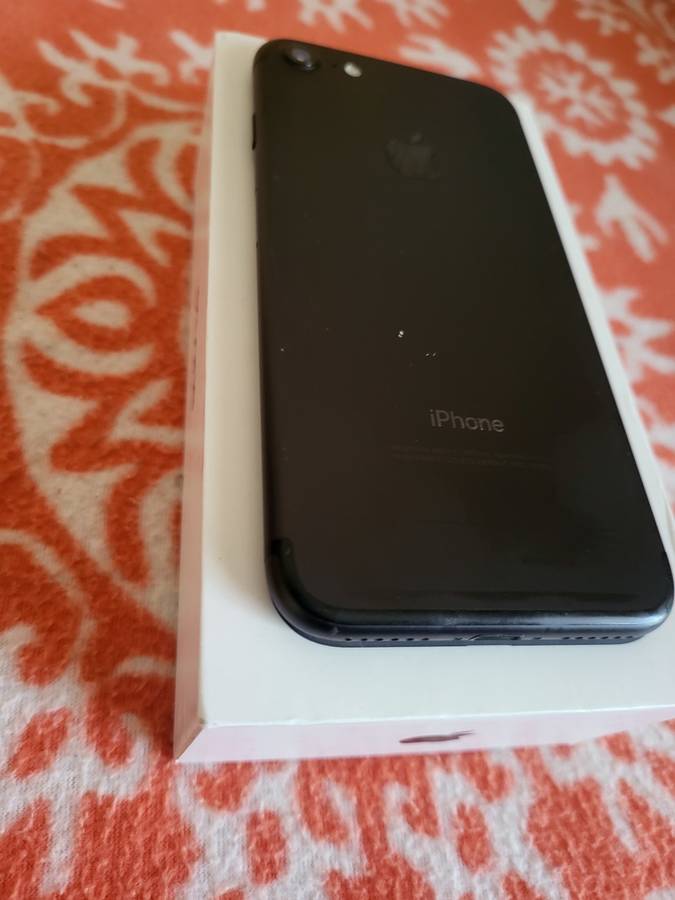 iPhone 7 - Black - 128GB - Excellent Condition - Boxed - With Extras