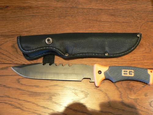 COLUMBIA 3016A DAGGER SERRATED WITH SHEATH