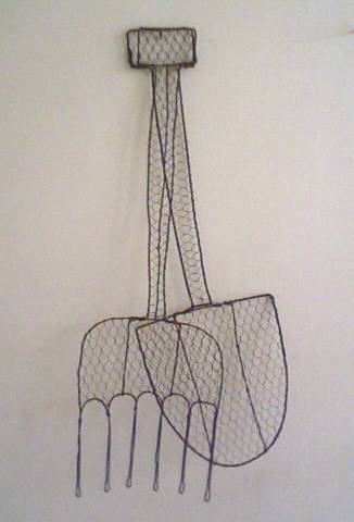 Charming Spade&Fork Rustic mesh wire garden decoration