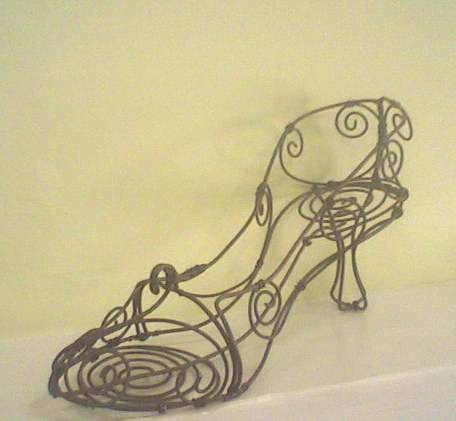 Amazing, beautiful DESIGNER shoe - a collector's piece!