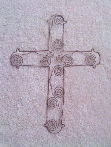 Beautiful rustic wire cross, lovely item!