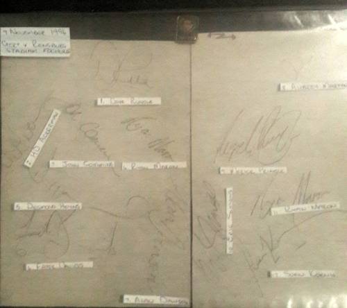 WP Cricket Team Hand signed Autographs and Lapel Pin