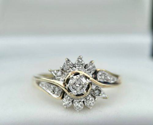 Stunning 0.10ct Diamond ring set in 9ct yellow gold