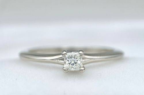 Beautiful 0.23ct Princess cut Solitaire ring