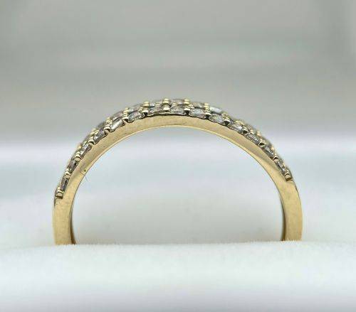 Stunning Ladies 9k cubic channel ring