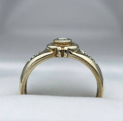 Unique Ladies cyclops diamond ring