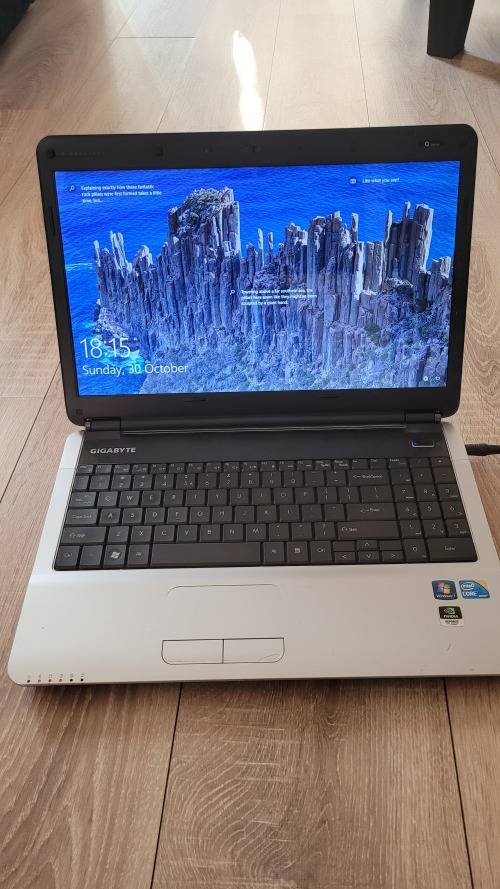 Gigabyte Combo! Q1585N i5 |1GB Nvidia Graphics | 1TB HDD | 4 GB Ram Entry Lvl Gaming Laptop