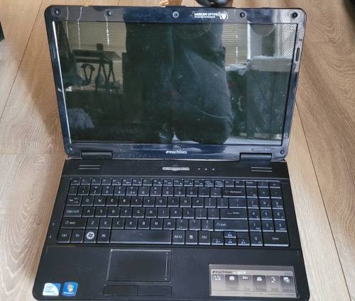Acer Emachine E525 *EXCELLENT CONDITION*