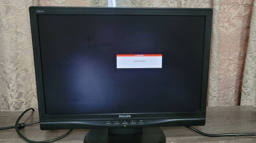 17` Phillips widescreen Flat-screen monitor