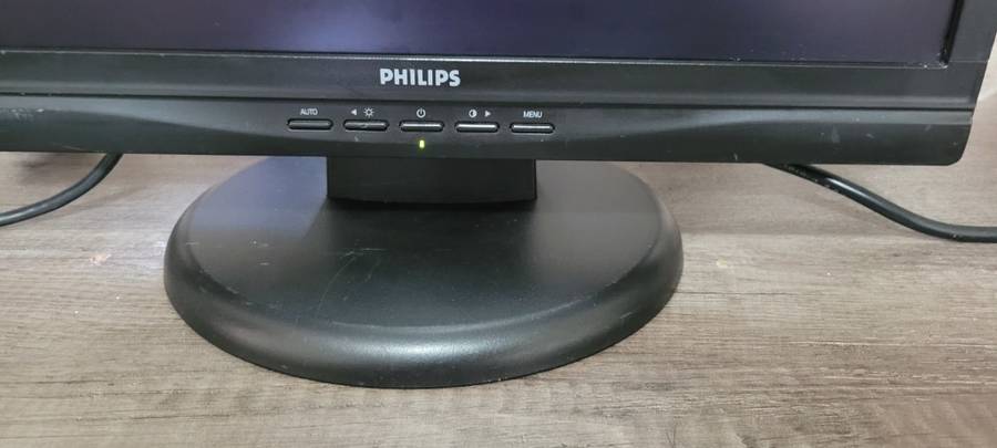 17` Phillips widescreen Flat-screen monitor