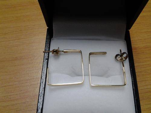 Sold 9ct Gold earrings