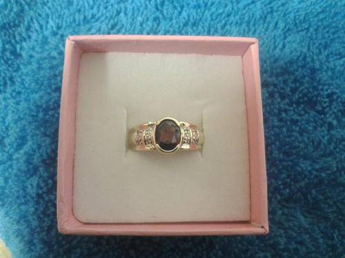 Solid Gold (9ct) Garnet ring