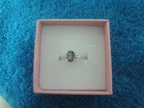 9ct SOLID Gold ring