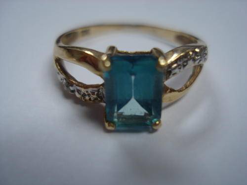 10ct SOLID Gold ring with blue stone