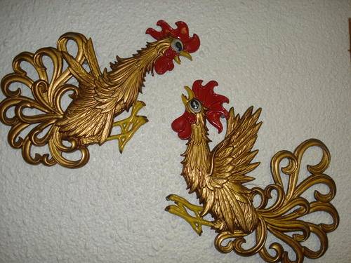 2 x Metal Chicken wall hangings