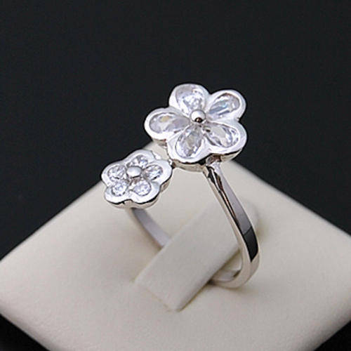 Gorgeous Diamond Ring in 925 Sterling Silver