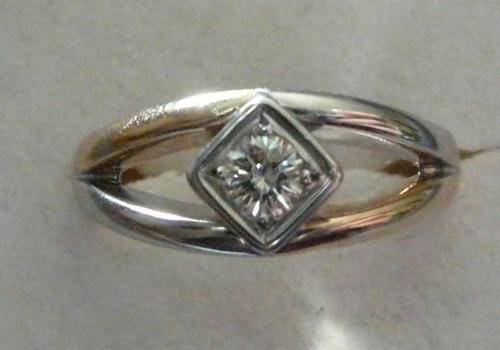 9ct Gold Hand Craft Diamond Ring