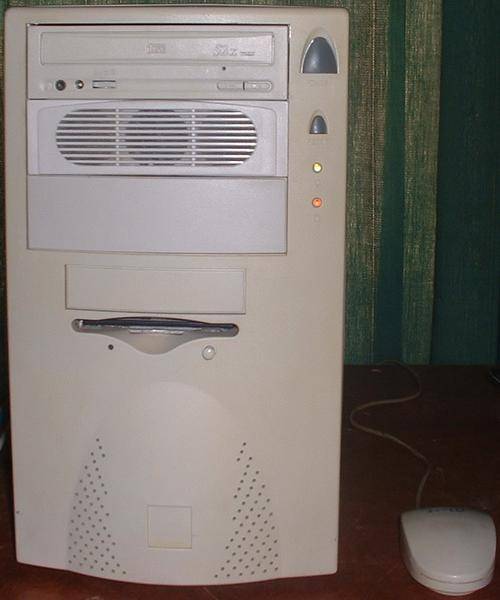 AMD 700mhz PC With Keyboard & Mouse