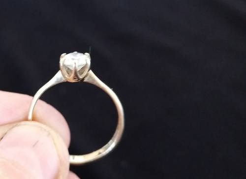 Solitare Diamond Ring 0.75 carrot diamond with Gold Band