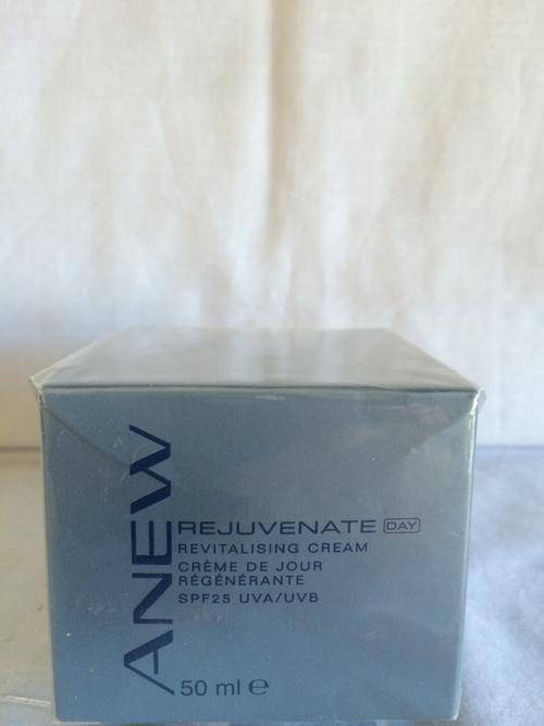 AVON ANEW REJUVENATE DAY CREAM + ANEW CLINICAL EYE LIFT CREAM (R600.00)