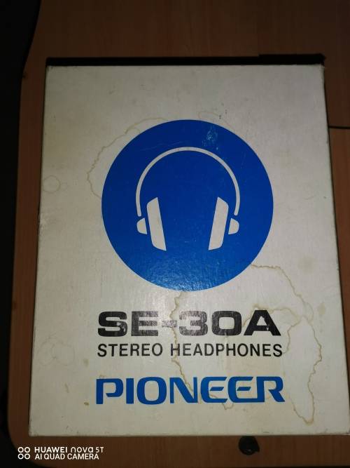 Pioneer vintage SE-30A stereo headphones.