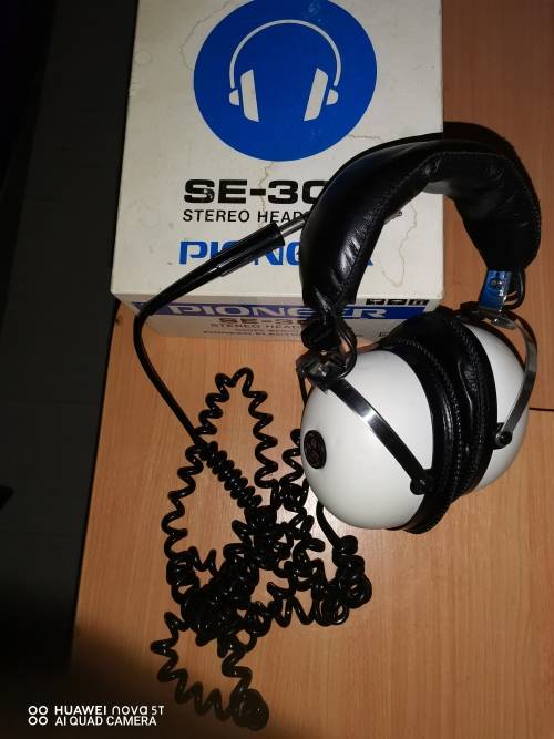 Pioneer vintage SE-30A stereo headphones.