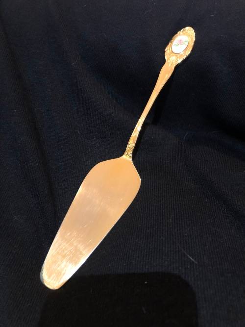 Eetrite gold plated cake lift(CUT1500)