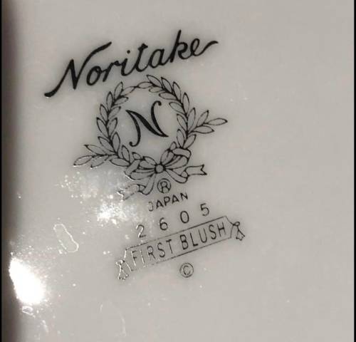 Noritake First Blush dinner service(PORC798)