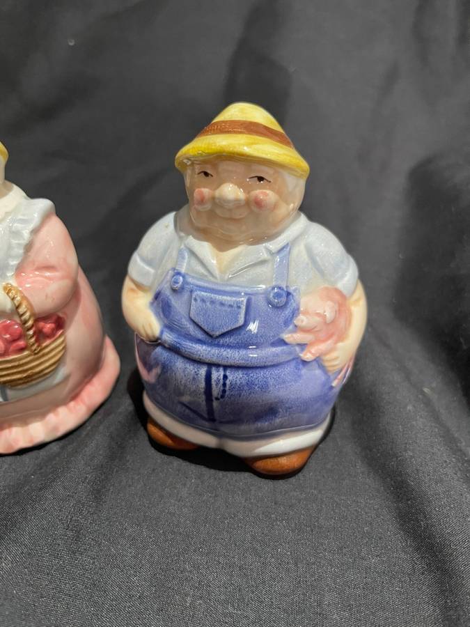 Salt pepper Mary Ann Baker handpainted