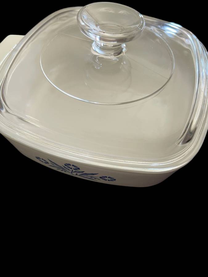 Oven dish lidded Corningware (