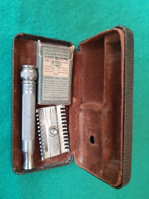 Vintage Gillette Mens Razor and Blades
