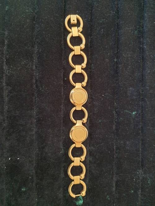 A MAGNETIC BIOFLOW GOLDTONE BRACLET
