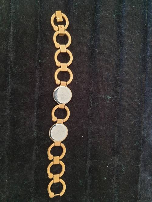 A MAGNETIC BIOFLOW GOLDTONE BRACLET