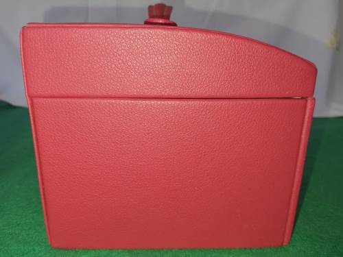 A NEAT JEWELERY BOX WITH A KEY IN THE BOX