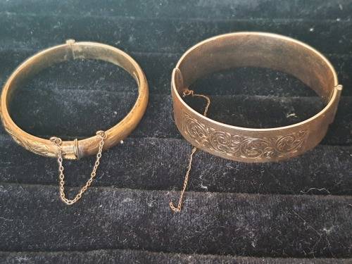 VINTAGE BRACELETS IN GOOD CONDITION