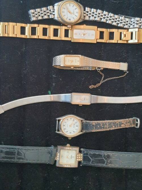 VINTAGE LADIES WATCHES JOBLOT ALL NEEDS BATTERIES AND A SERVICE