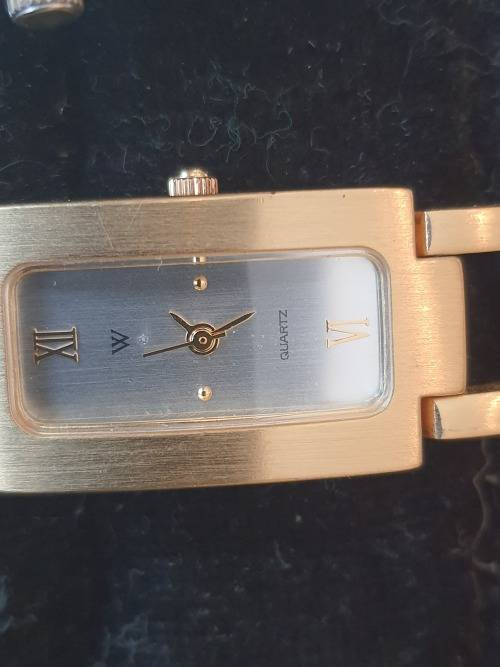 VINTAGE LADIES WATCHES JOBLOT ALL NEEDS BATTERIES AND A SERVICE