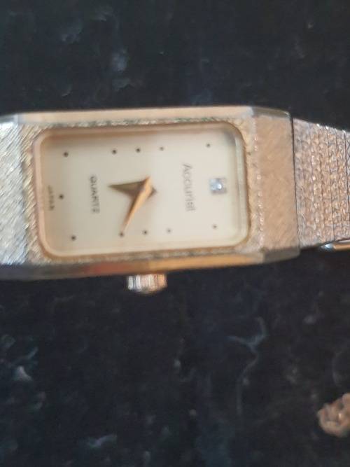 VINTAGE LADIES WATCHES JOBLOT ALL NEEDS BATTERIES AND A SERVICE