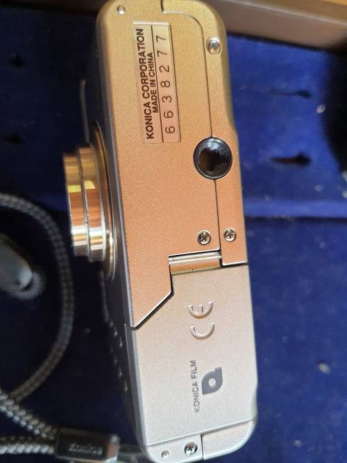 3 DIGITAL COMPACT TRAVEL CAMERAS ALL NEED BATTERIES BUT IN WORKING ORDER